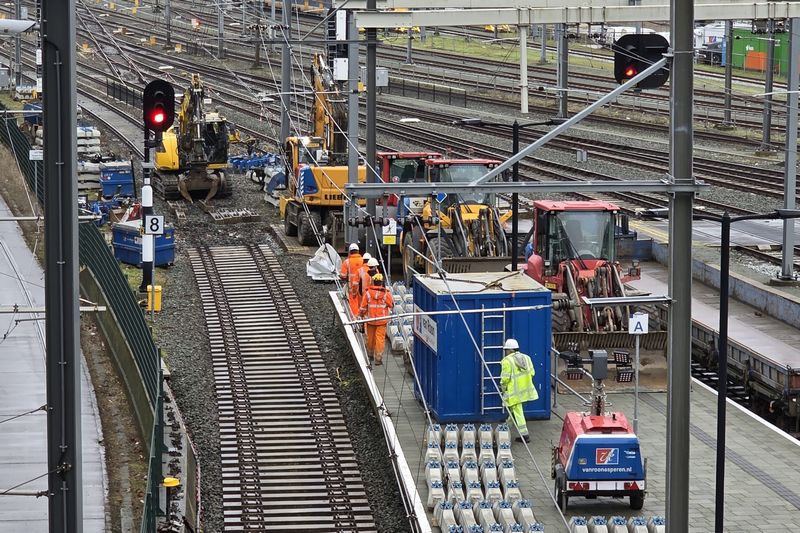 Werkzaamheden aan verbreding perron Utrecht Centraal